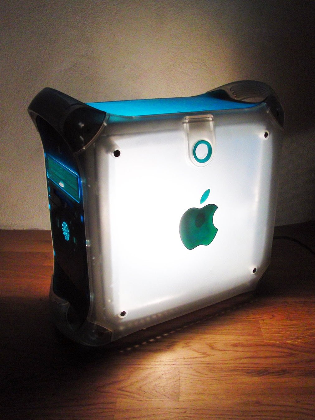 Unique Apple Lamp made from reclaimed Macintosh G3 computer by Studio B3KM - vintage upcycled lighting