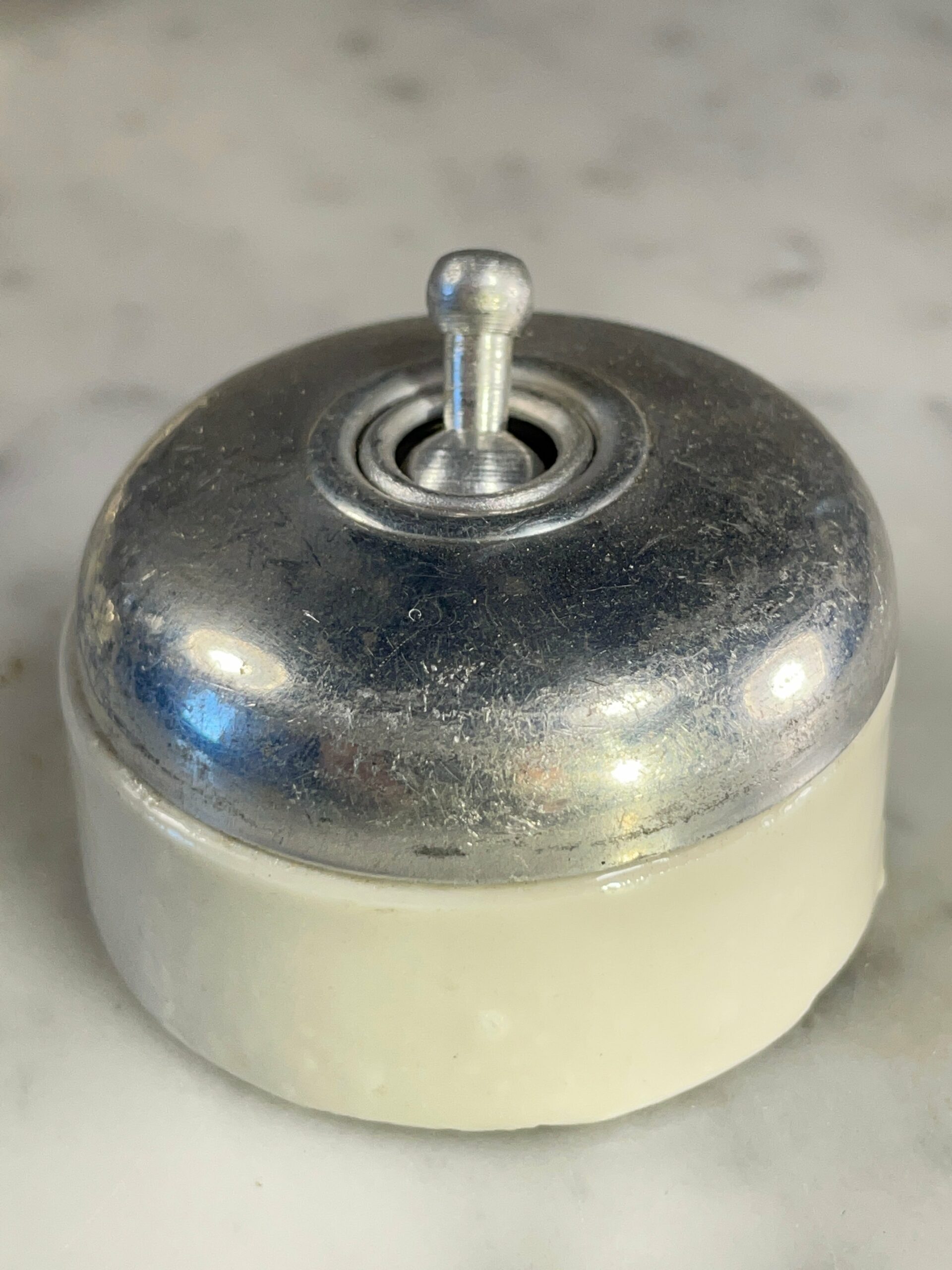 Set of 5 Vintage Metal & Ceramic Toggle Light Switches – Mid-Century - Image 2