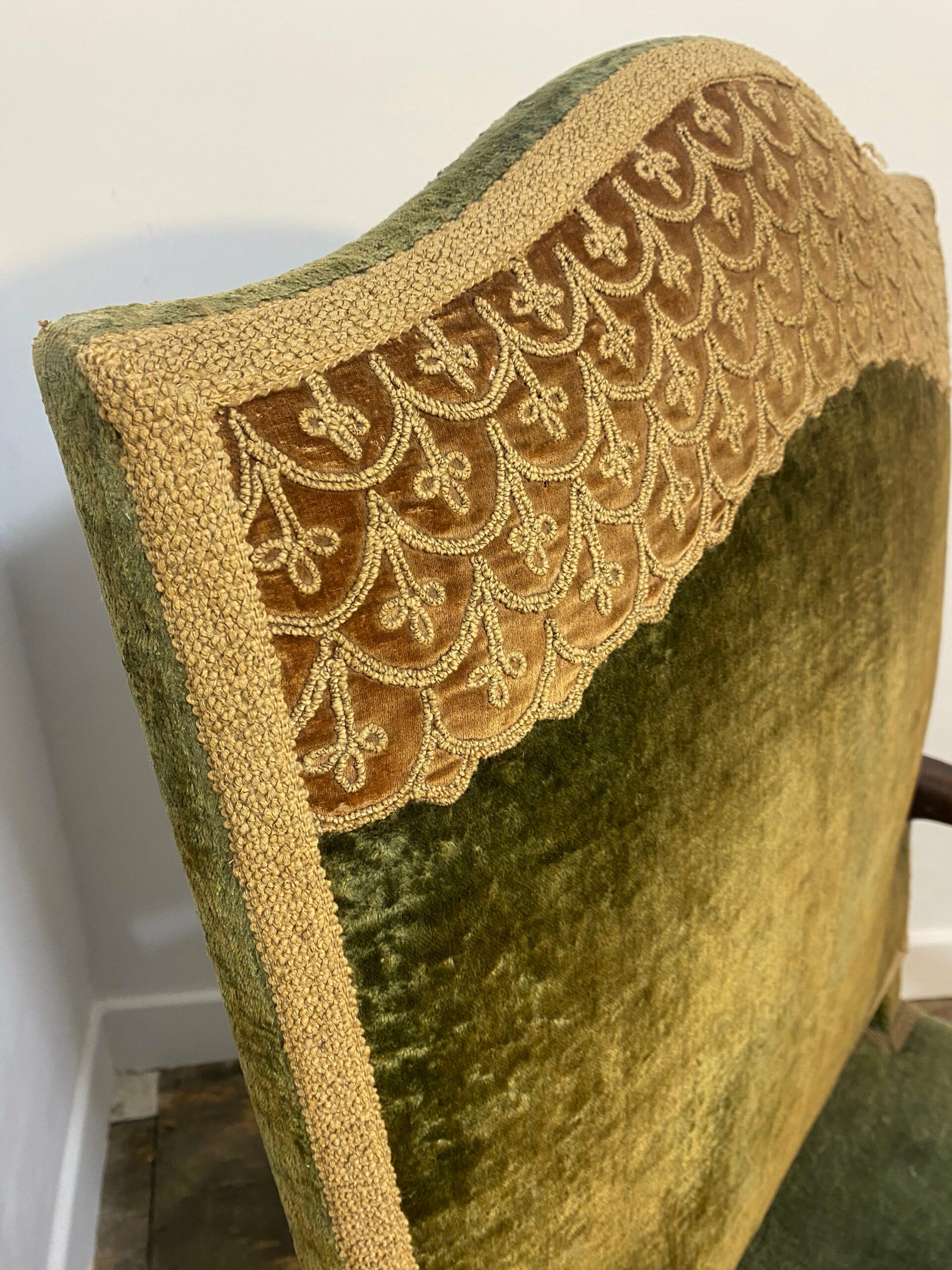 Antique Louis XIII Armchair – Green Velvet, Ornate Wood Carvings - Image 4