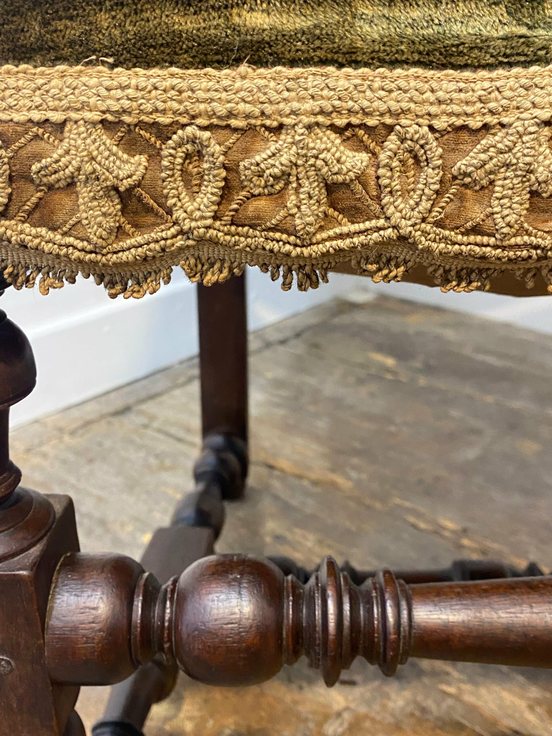 Antique Louis XIII Armchair – Green Velvet, Ornate Wood Carvings - Image 9