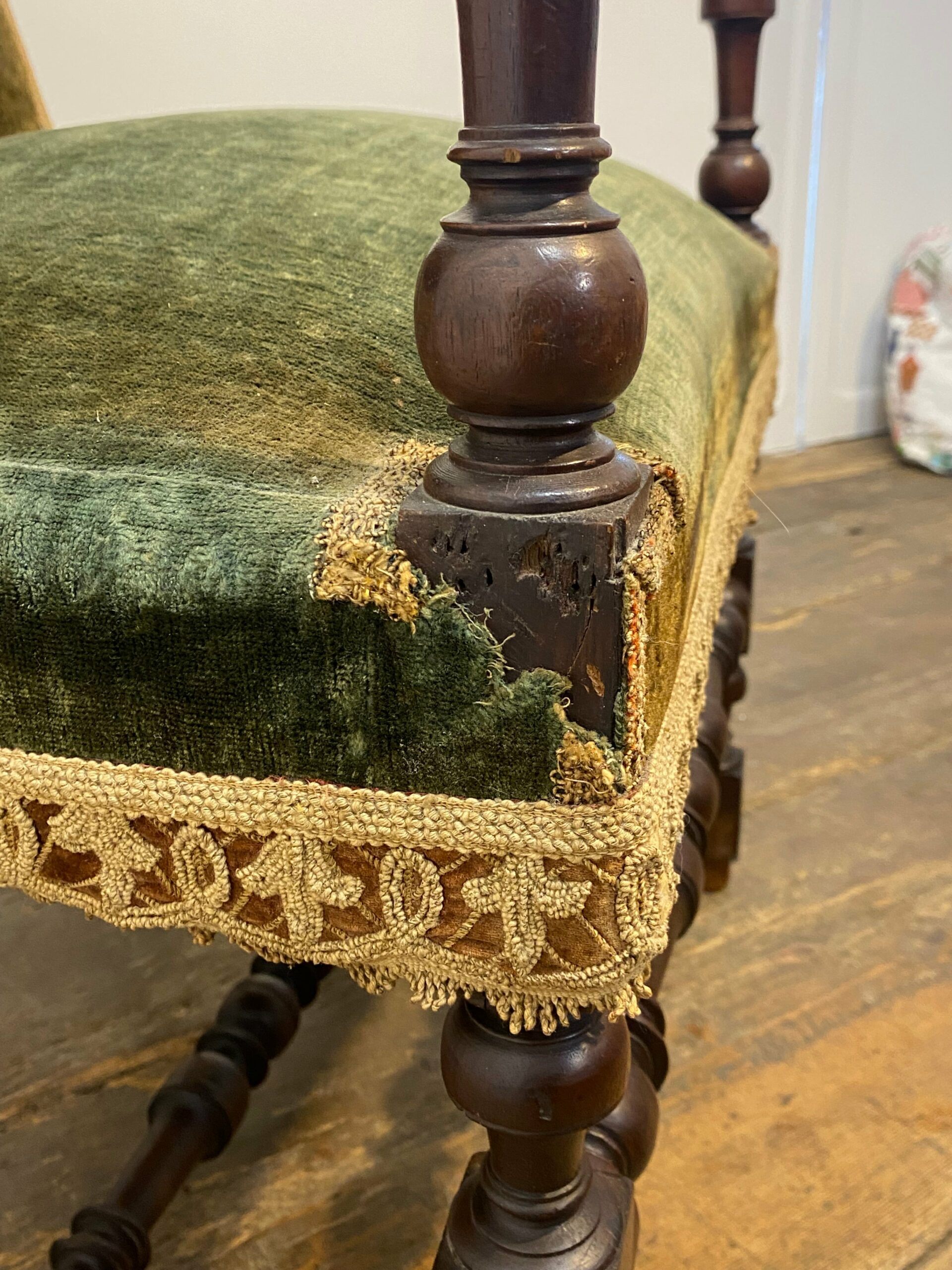 Antique Louis XIII Armchair – Green Velvet, Ornate Wood Carvings - Image 10