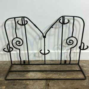 French wrought iron coat rack porte-manteau with hand-forged scroll-work and hooks, early 20th century antique hallway furniture
